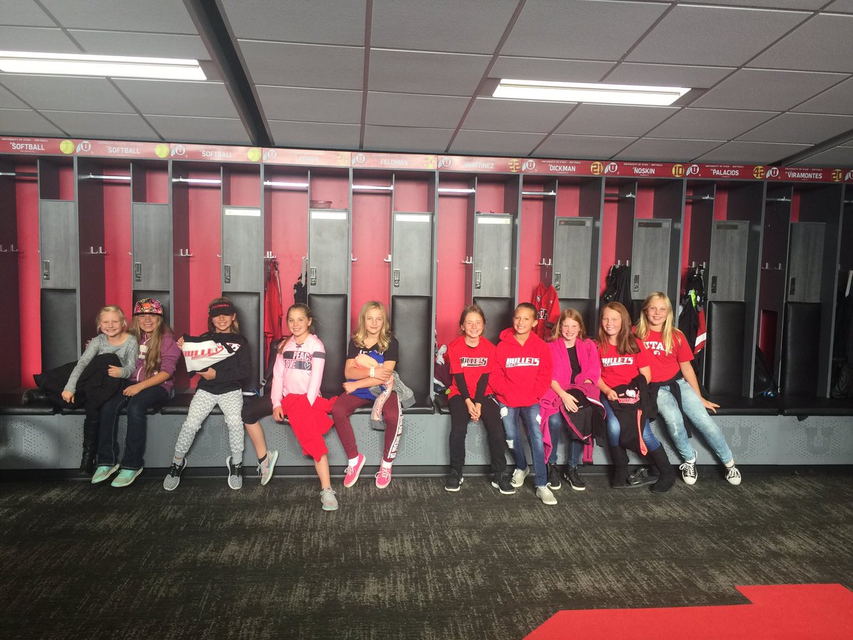 UtahBullets's tweet photo. What a fun night with these cute girls! Thank you @Utahsoftball_ for showing us around your amazing facility! #utahsoftball #utahbullets https://t.co/nnPhrDTW86