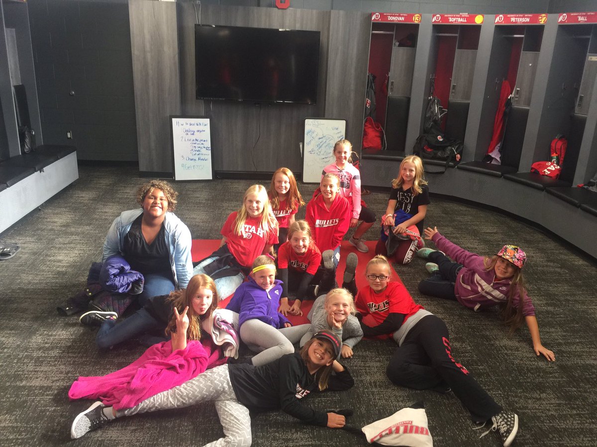 UtahBullets's tweet photo. What a fun night with these cute girls! Thank you @Utahsoftball_ for showing us around your amazing facility! #utahsoftball #utahbullets https://t.co/nnPhrDTW86