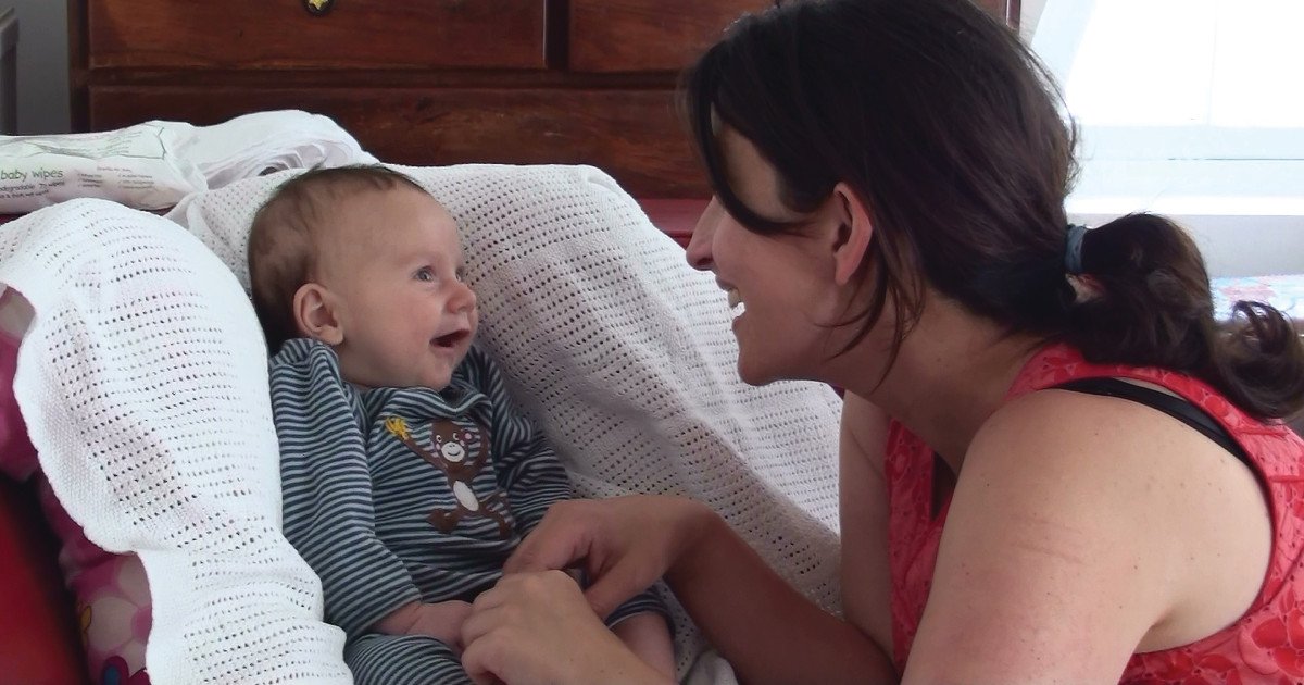 #TopTip Copying your baby's babbling can help teach them to take turns communicating: ow.ly/NoPf30fux0w