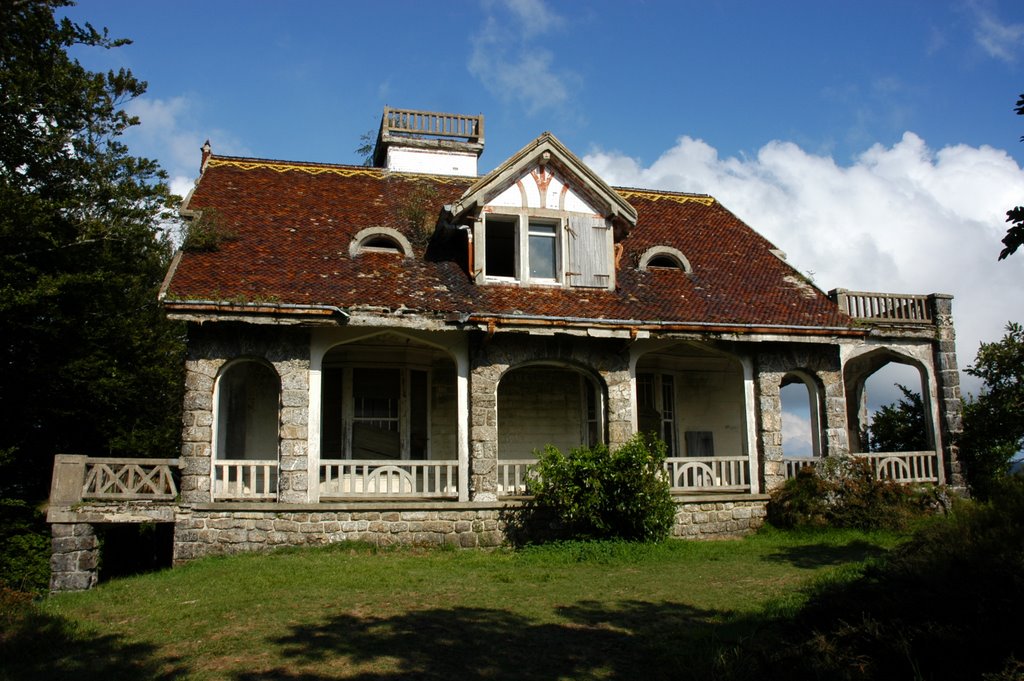 Visitas guiadas al Palacio de Aizkolegi en microbús. Una oportunidad única. --> parquedebertiz.es/bertiz/actuali… En el Señorío de Bértiz, #Navarra