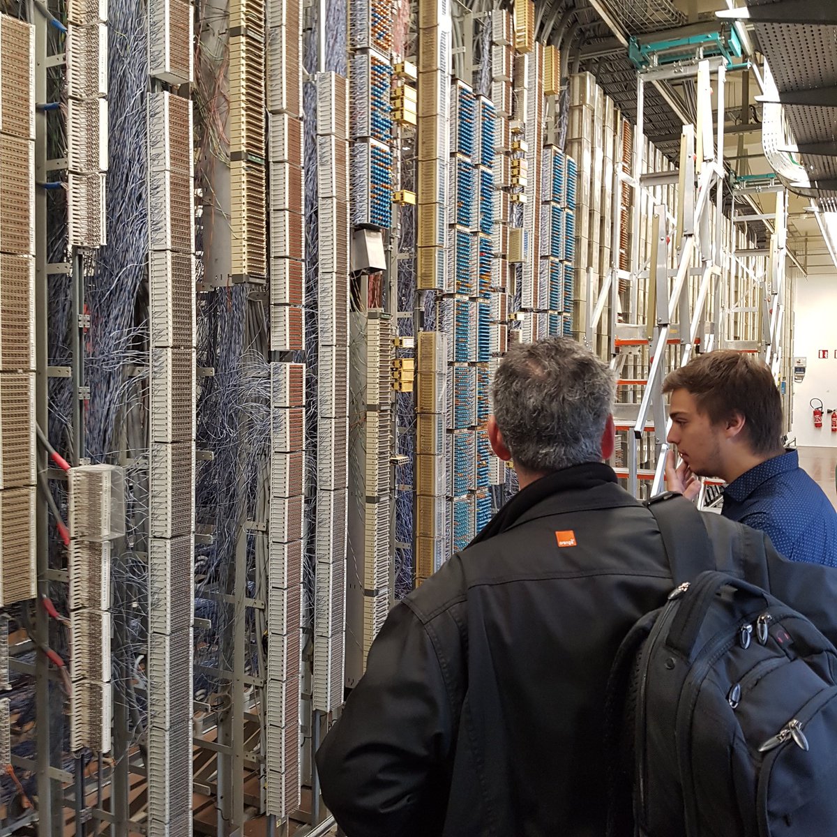 laTechAmienoise's tweet photo. Visite au centre régional de @OrangeHDF, découverte des raccordements du cuivre, de la fibre, des départs en souterrain ! #LTA #Amiens https://t.co/k7S53Pl69q