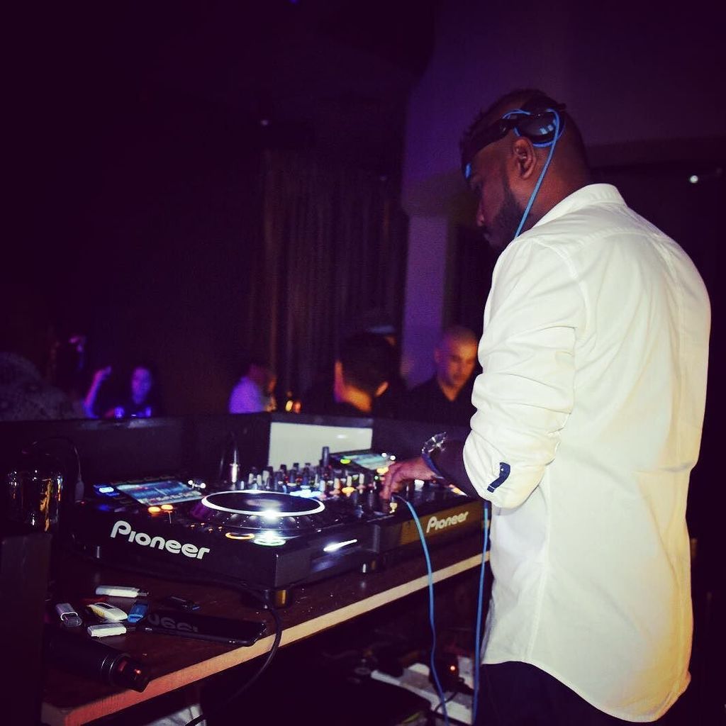 NoirDoha's tweet photo. Bring on the weekend! #NoirDoha #DohaNights #PartyTime https://t.co/EWRAdn9XDI https://t.co/AgMn7lCZz2