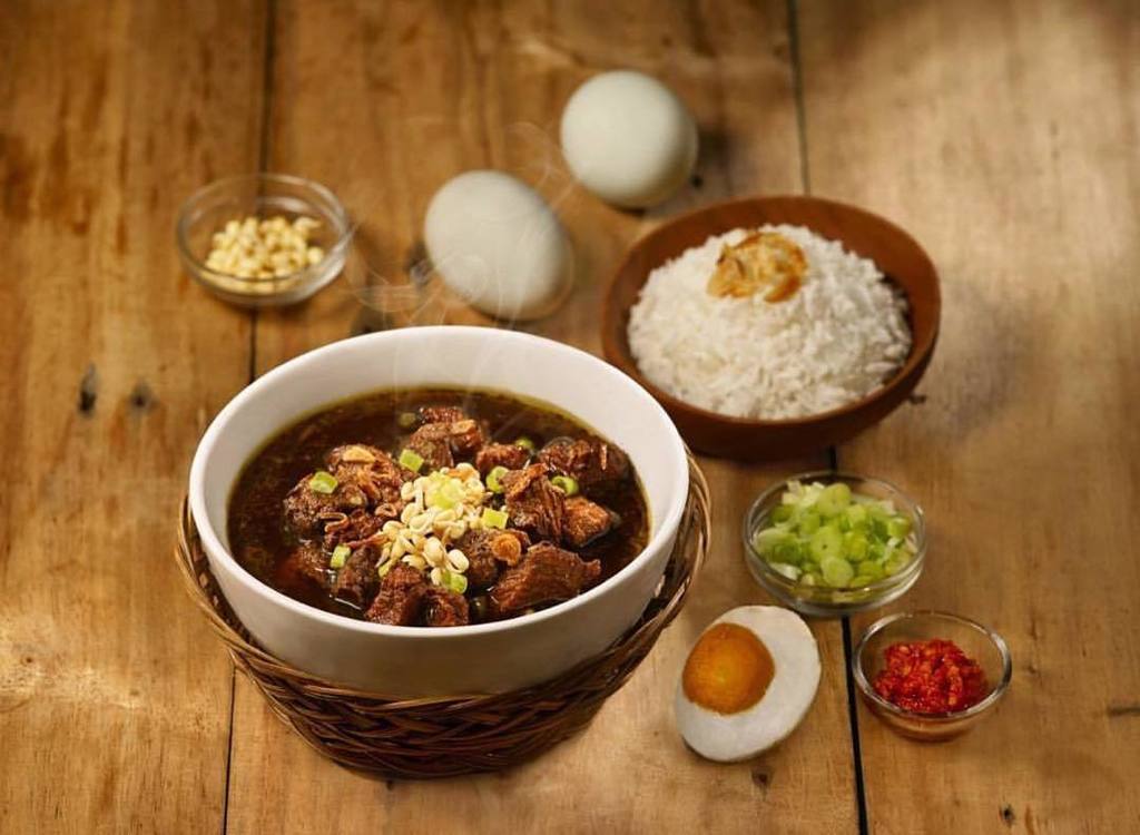 madeswarung's tweet photo. Have a Thursday delight with our Rawon Sapi soup - a strong &amp; rich traditional Indonesian beef black soup that wil… https://t.co/DIqzOrP4ml https://t.co/LqjB4N44yT