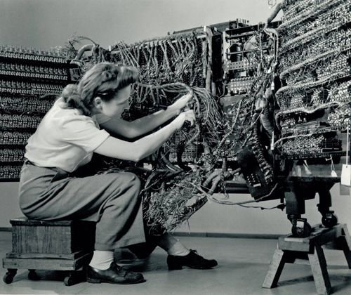 womensart1's tweet image. Photographer Berenice Abbott, 'Woman wiring an early IBM computer' from the Documenting Science series (1938-58) #womensart