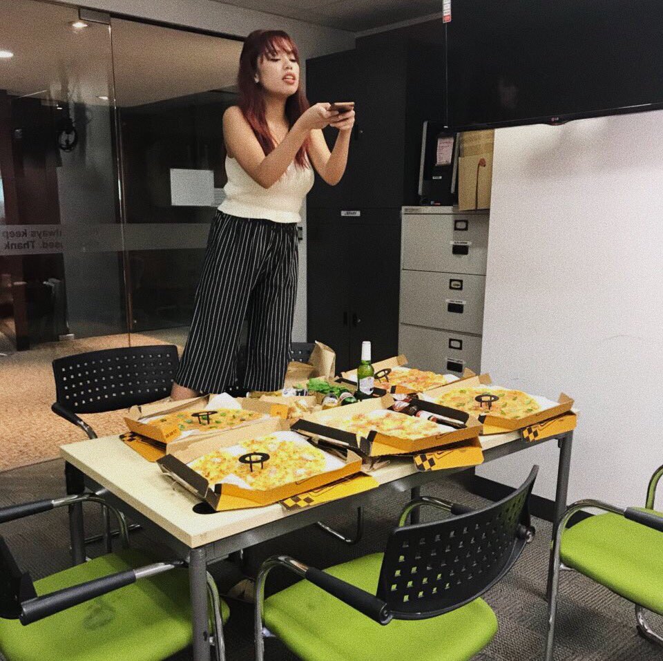 heyhersheyy's tweet photo. Free pizza and beer for lunch here at the @noinkofficial HQ! Thank you, @ycpizzaofficial! π #FuelYourHunger https://t.co/XZj3eL69EK