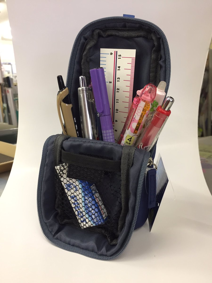 成豊堂 ナルホド パイロット新商品タテもヨコも使えるペンケース タテモ 入荷です 開くと自立できるので立ててペンスタンド 横位置でペントレイのように使えます ミニポケットに小物を収納できて機能性もgoodです 成豊堂 ナルホド パイロット新商品タテもヨコも使えるペンケース タテモ 入荷です 開くと自立できるので立ててペンスタンド 横位置でペントレイのように使えます ミニポケットに小物を収納できて機能性もgoodです