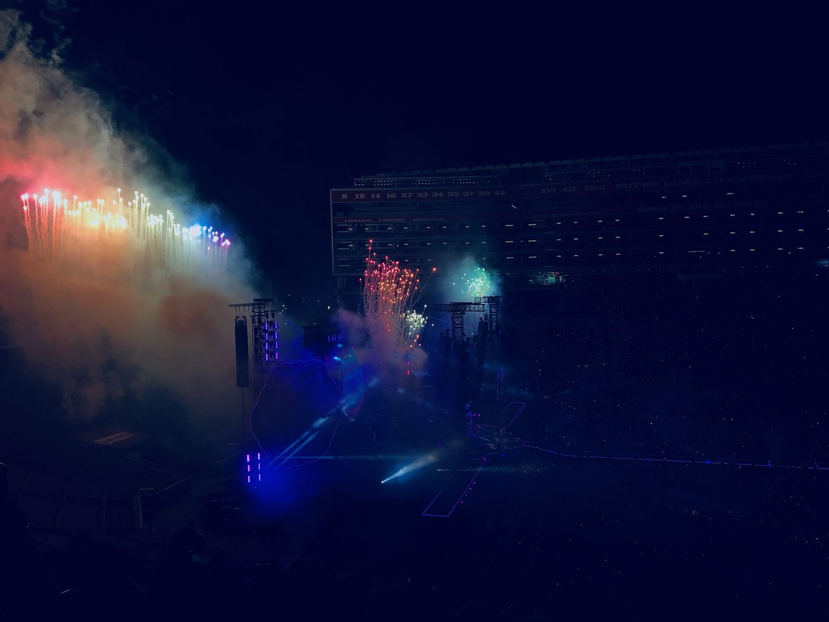 _juniordella's tweet photo. #ColdplayPortland https://t.co/IxAhCKJNbl