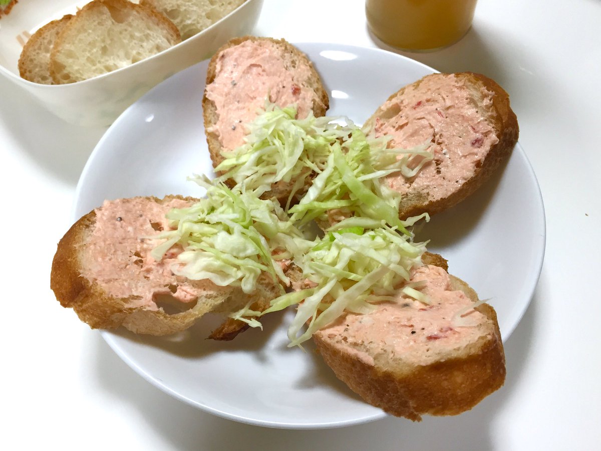 しまうち 羽田空港で買ったサーモンのパテがめっちゃ美味い そして最近ハマってるのがハチミツで ナッツのハチミツ漬けをクリームチーズと一緒にパンを食うのがとても美味い 昨日はハチミツ専門店でハチミツドリンクなるものを購入 レモンフレーバーで しまうち 羽田空港で買ったサーモンのパテがめっちゃ美味い そして最近ハマってるのがハチミツで ナッツのハチミツ漬けをクリームチーズと一緒にパンを食うのがとても美味い 昨日はハチミツ専門店でハチミツドリンクなるものを購入 レモンフレーバーで