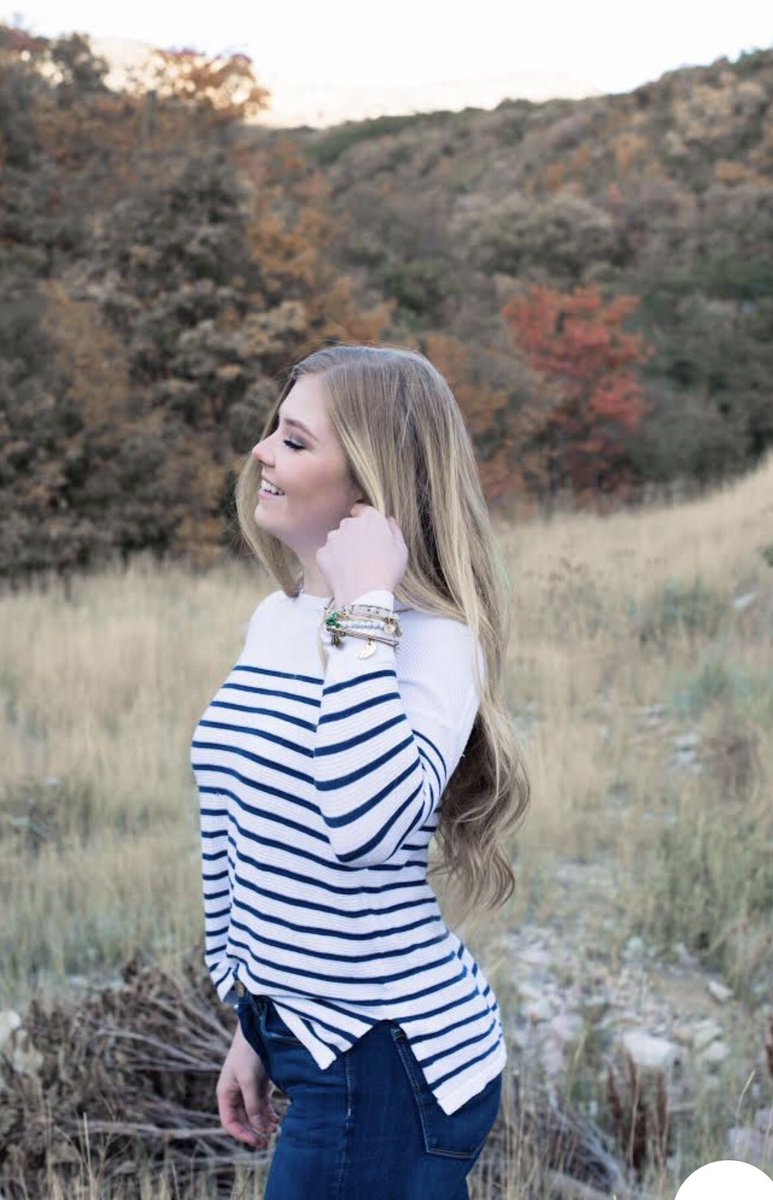 AbrealLeavitt's tweet photo. Happy fall is finally here 🍁🍂@sierrakatel https://t.co/lTUkBtRwTW
