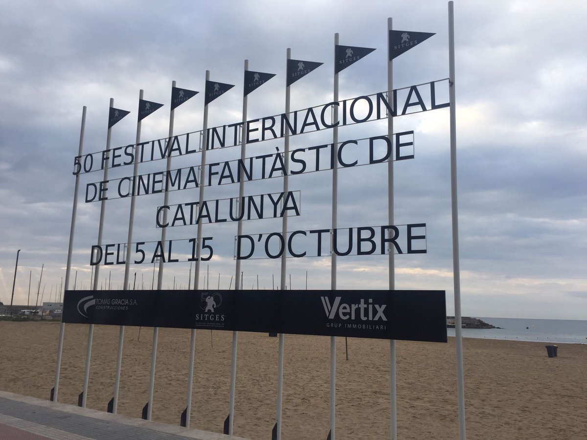 sitgesfestival's tweet photo. Senyores i senyors, avui és el gran dia. Poseu-vos elegants i agafeu el tren cap a la costa. I sigueu benvinguts al #Sitges50! https://t.co/LYH02X0jMd