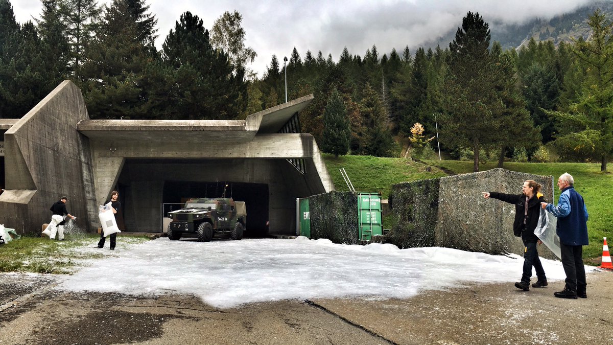 DPTomKeller's tweet photo. Shooting a winter scene with #artificialsnow for #CapelliCode https://t.co/R7TfCUxsan