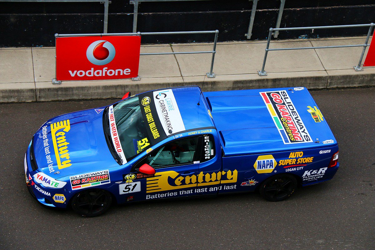 SlidewaysAus's tweet image. PHOTOS! @MaximMotorsport #V8Utes #Bathurst1000 Thursday practice/qualifying &amp;gt;&amp;gt; bit.ly/2gdO64s #vasc