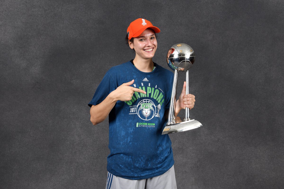 NBAItalia's tweet photo. 📸 🏆 🇮🇹 

#WNBA #WNBAFinals https://t.co/kog2N9Y51B