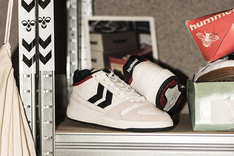 hummelhive's tweet photo. Originally designed as a basketball shoe, hummel now re-introduce the MINNEAPOLIS OG
https://t.co/y64GW6kDME https://t.co/Ix069wiwxB