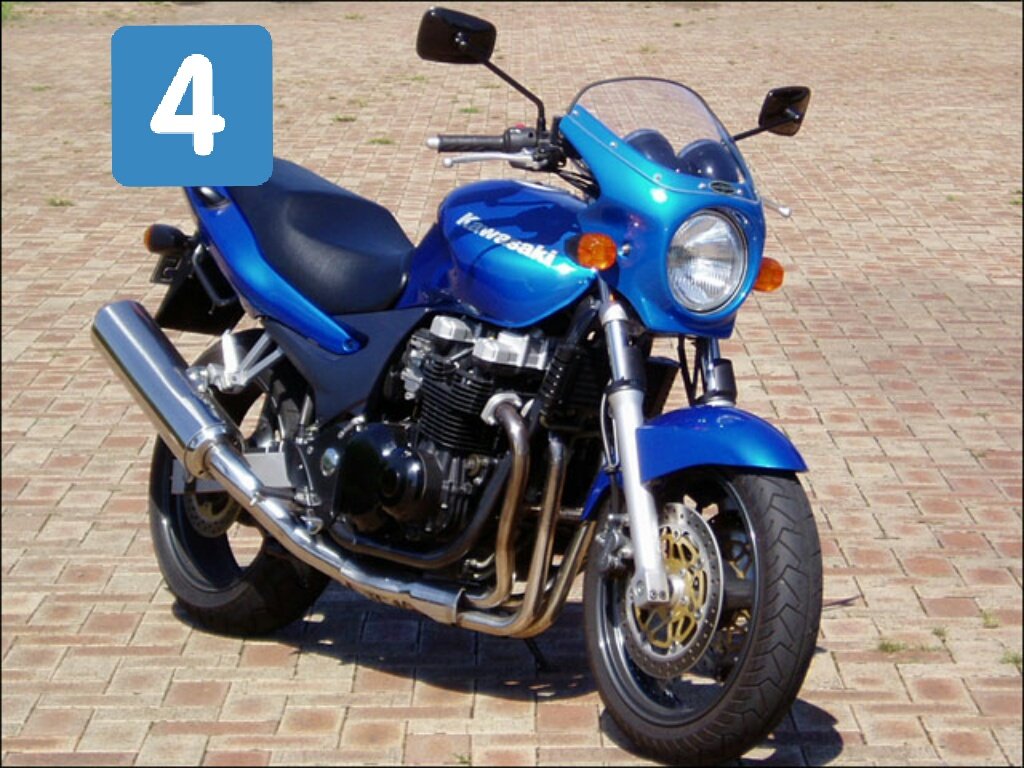 とぐ しろシロッコ 画像1 4のバイクのカラーリングを全て答えよ 選択肢はこちら キャンディライトニングブルー キャンディプラズマブルー キャンディサーフブルー キャンディサンダーブルー これもう分かんねえな カワサキの青に強い兄貴姉貴