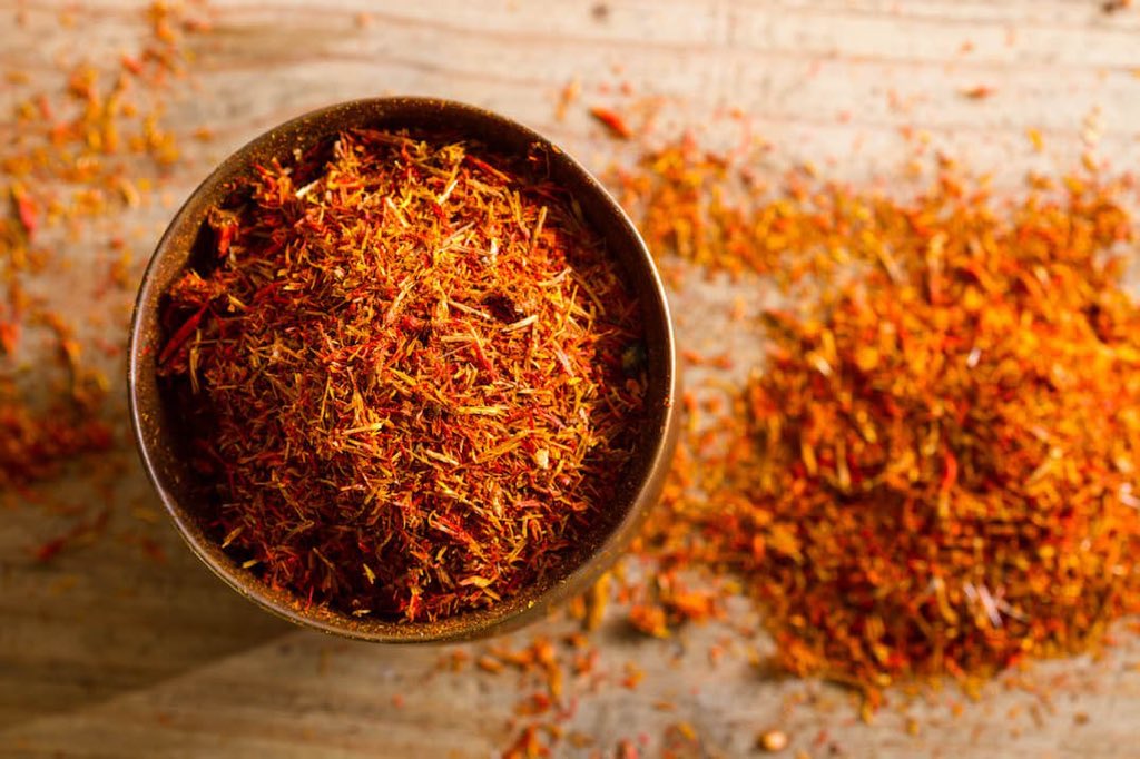 Чай с цветком шафрана. Как применять шафран. Шафран цветок для приправы. Как применять шафран. Шафран саффрон.