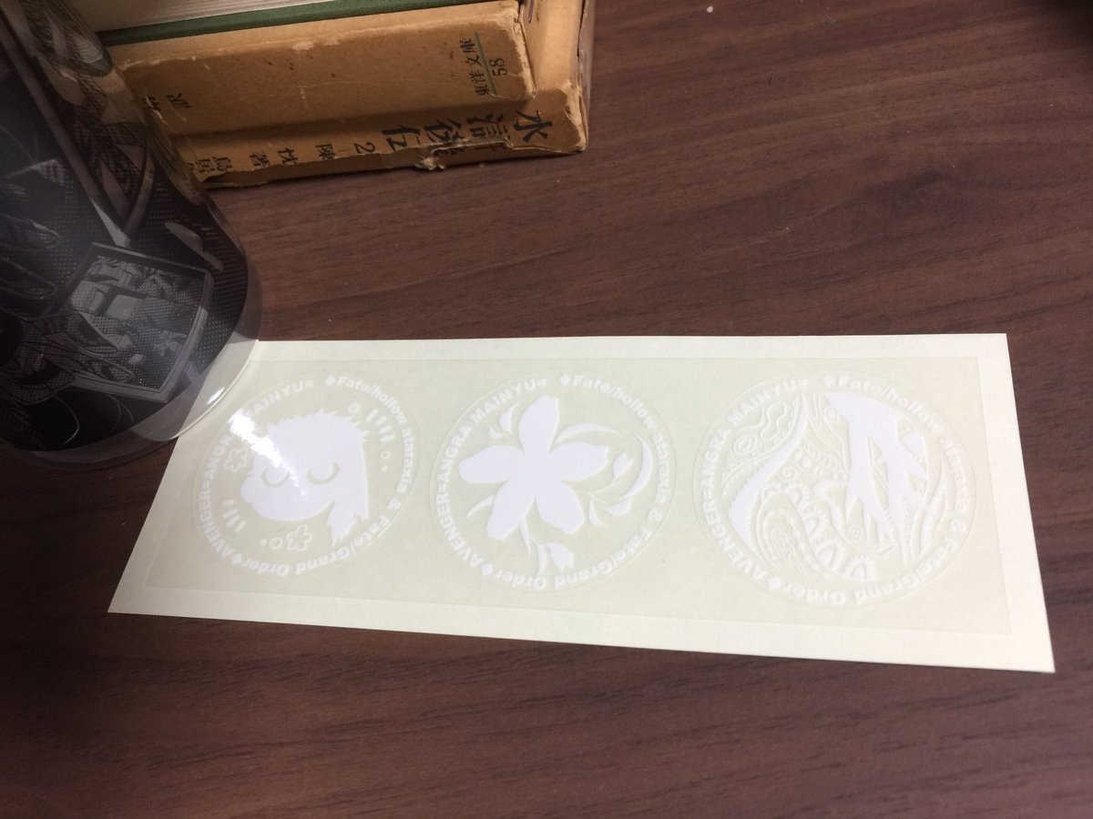 あかりや あっ これ柄が2種あるわけではないです クリアボトル全面にぐるっと印刷してるので コマっぽく割ってる面の裏に スパイラルラダーの面が来ます どっちか欲しいなー というお声を見かけたので念のため