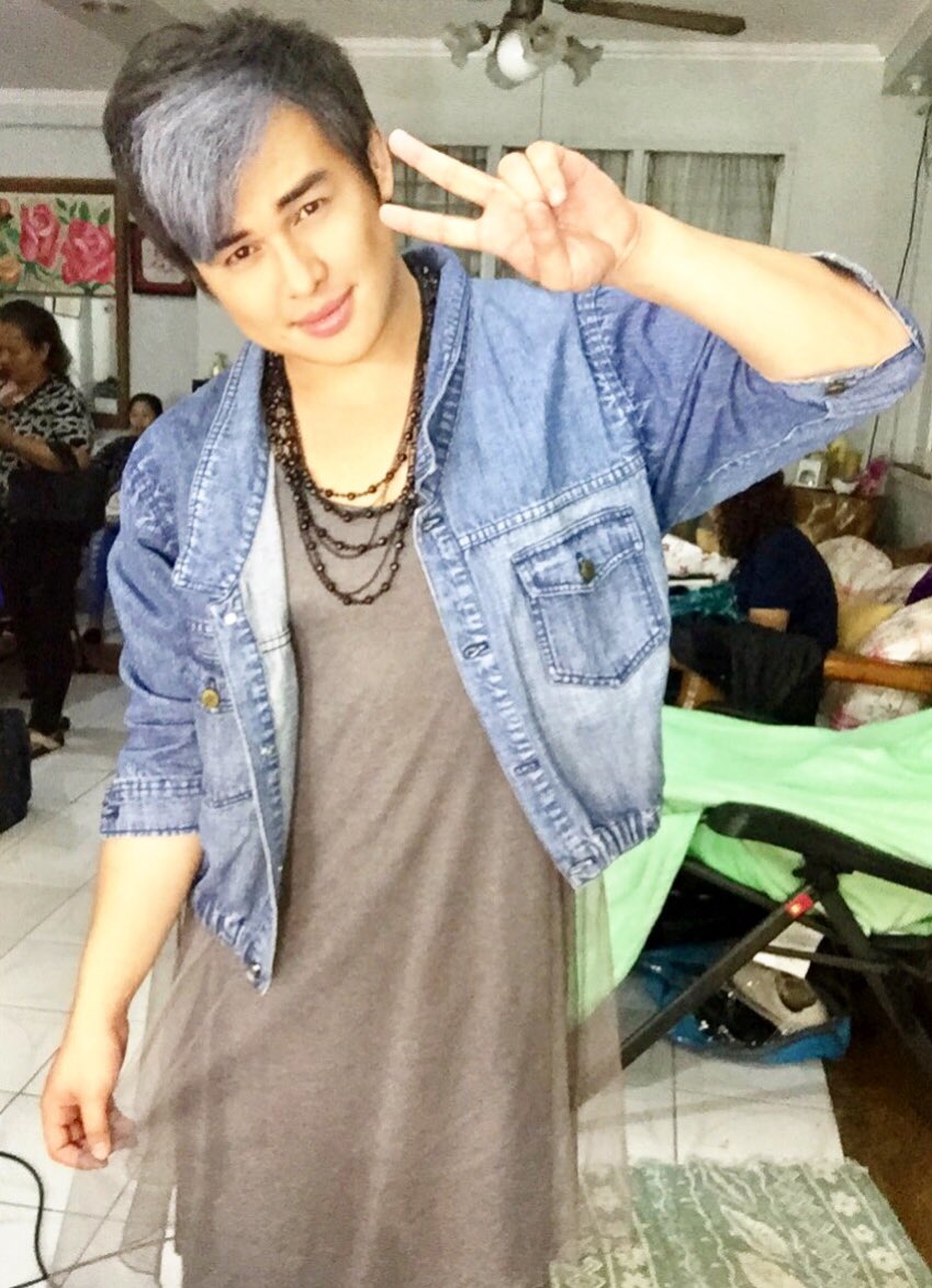 iamAlyloony's tweet photo. France says hi hahha @mjcayabyab6 https://t.co/MgY4LvwmNX