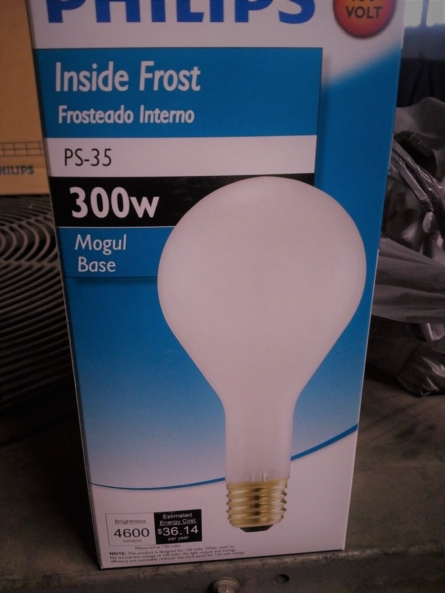 district_53's tweet photo. Do these light bulbs qualify as old yet? we have allot 

#ThrowbackThursday @district_53 https://t.co/e7tE9wGhvW