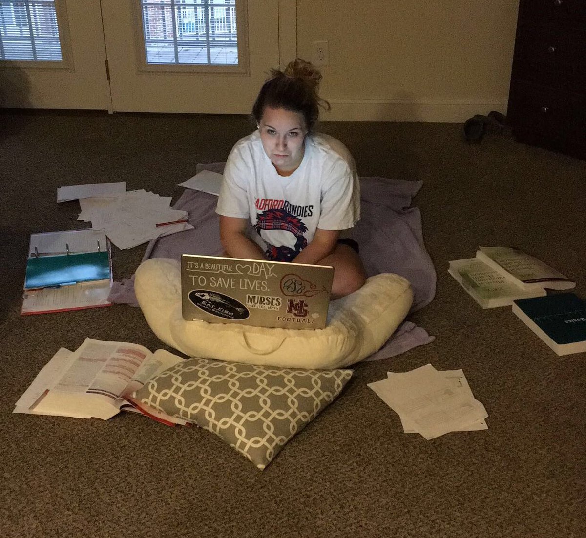 oliviaa_brookee's tweet image. “Go to nursing school, it’ll be fun”, they said..... #hatemylife #someonesaveme 😫😫😫🙃🙃🙃