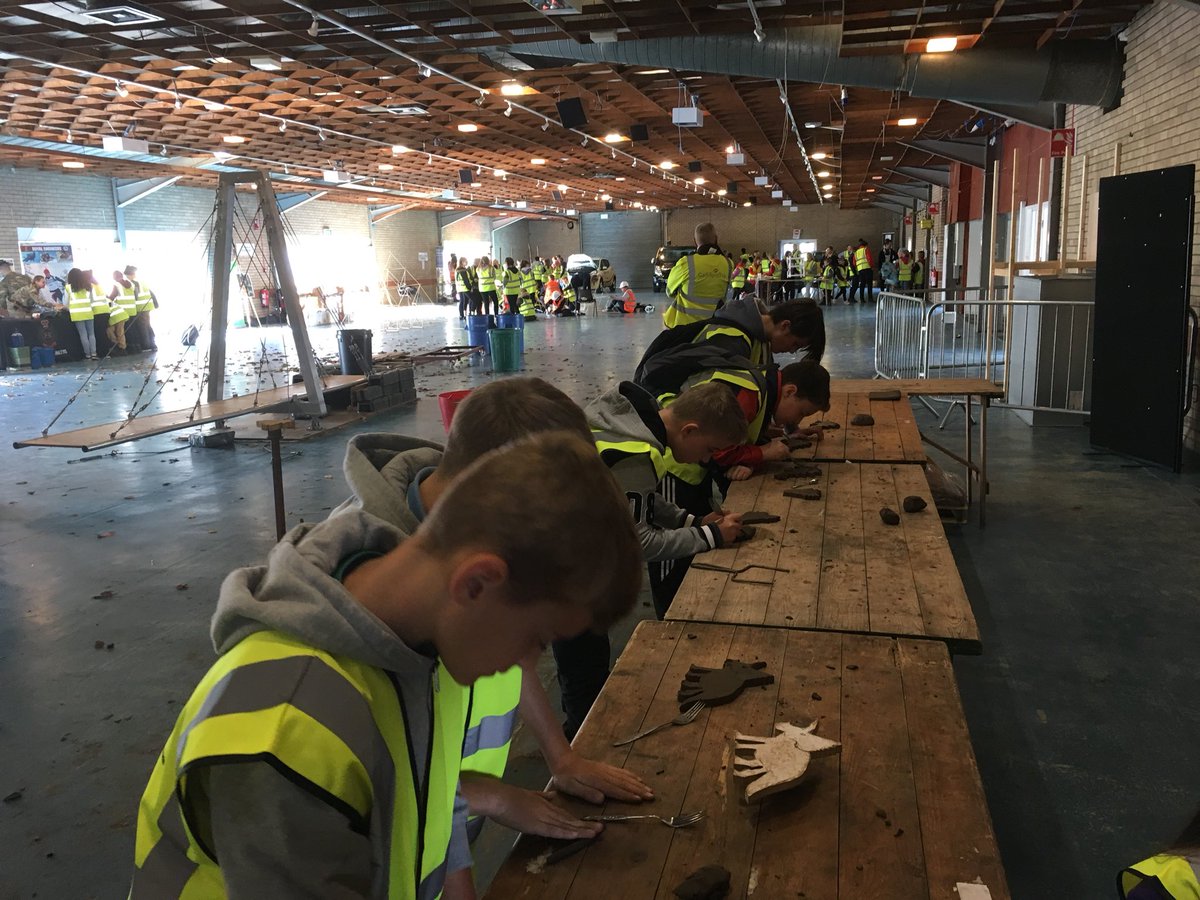 HeritageRoofing's tweet photo. #constructionweeklincoln @lincolnSRPA The Best and quietest production line today👍 @EBP_UK @CITB_UK Future craftsmen from Lincoln #skills https://t.co/r4cVoiBXUu