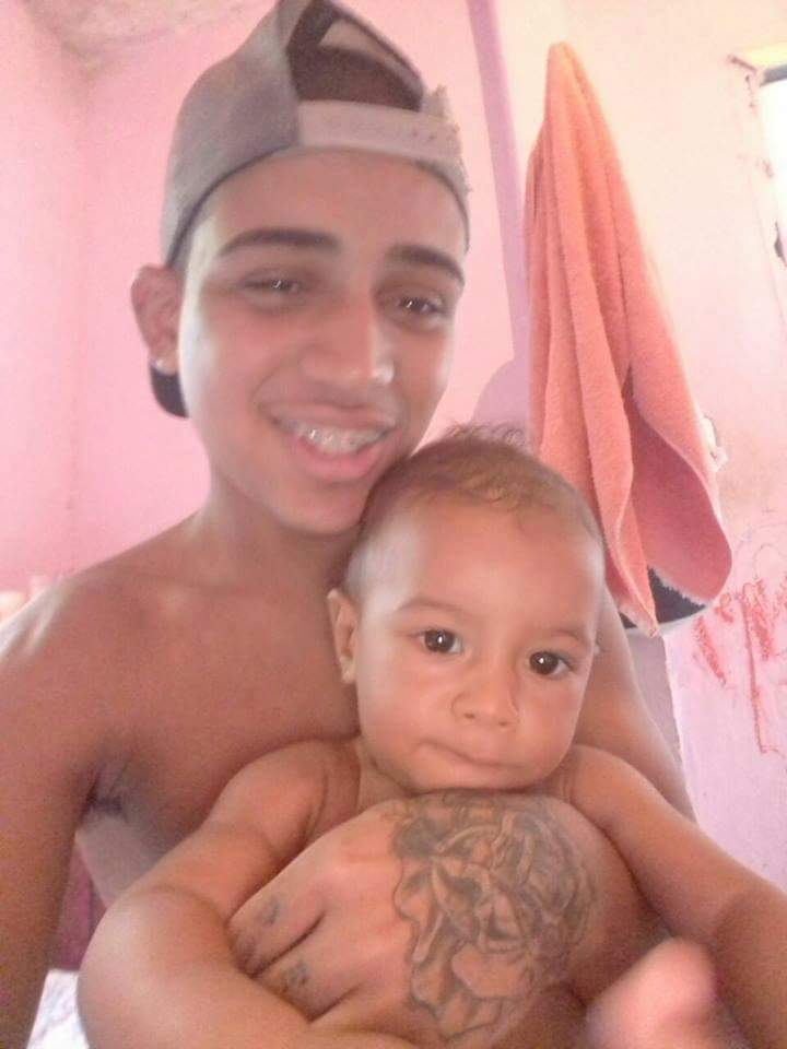 manoudoscrias's tweet photo. Hoje eu acordei, sabendo q n iria te ver, diferente dos outros dias, q qnd vc acordava já me acionava p f1, q saudades q eu tenho d você! 😖😢 https://t.co/o8cjVSXBL3