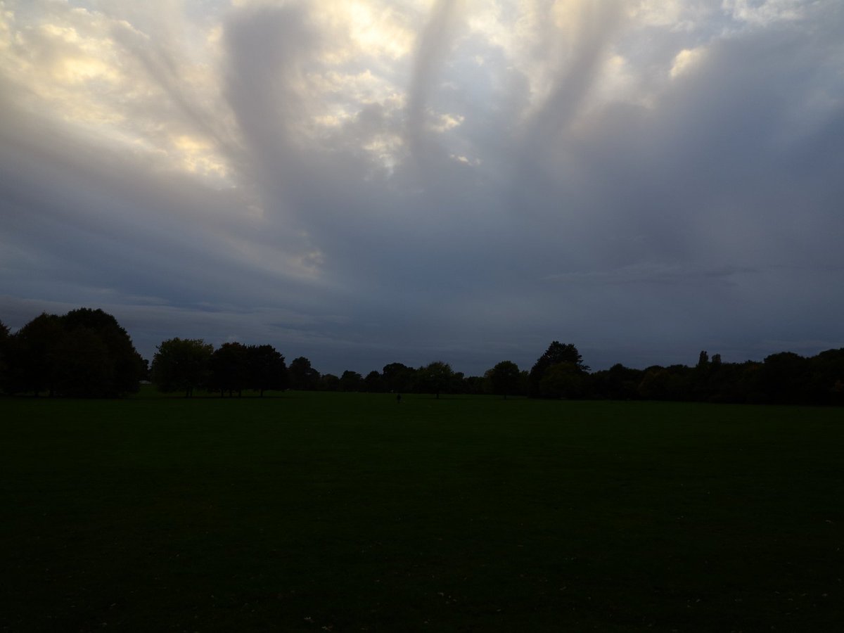 dubmill's tweet photo. Eltham Park, London; 30.9.2017 #photography #London #Eltham #ElthamPark #SouthLondon #SouthEastLondon https://t.co/vF6u04kxce