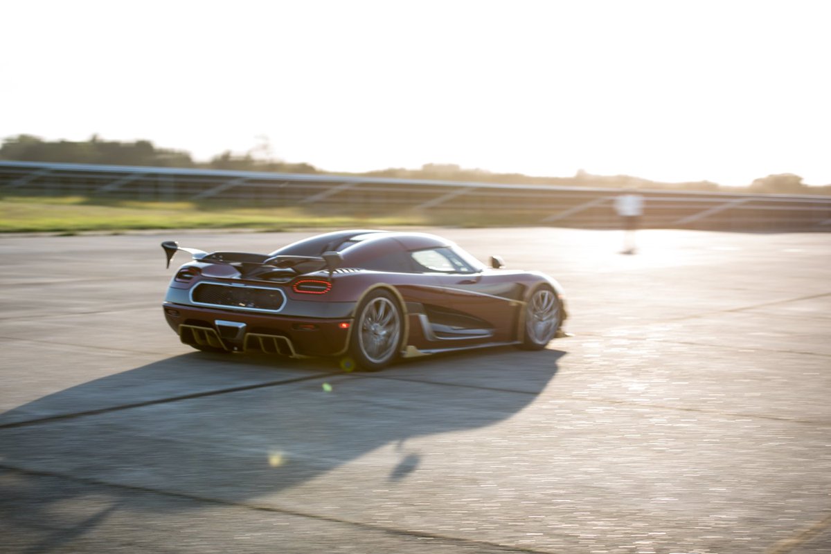 koenigsegg's tweet photo. Video of the Koenigsegg Agera RS completing the 0-400-0 km/h run is now available!!  Read the full story here: https://t.co/5eRwa7CfiV https://t.co/4BszrTOZyQ