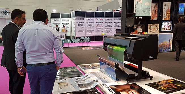 matbaateknik's tweet photo. #Canon ‘Oce Colorado 1640’ #Printtek’in Yıldı ... https://t.co/z0FEpbfAPk
#Canoneurasia #Genisformat #Inkjet #Printtek2017 #UVjel https://t.co/kdeaig26Vt