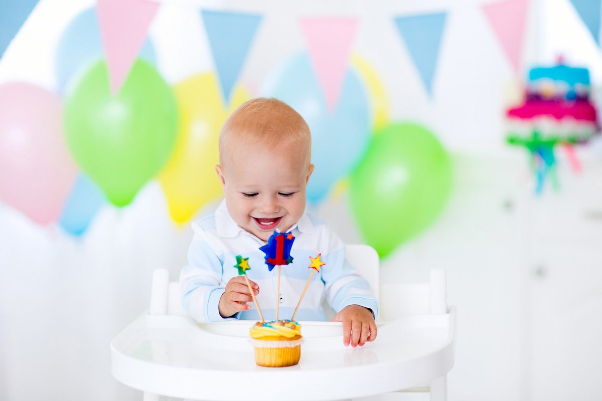 StepsLifeApp's tweet photo. Su primer #cumpleaños. Graba un vídeo familiar para el #bebé y guárdalo con sus recuerdos en #StepsLife. https://t.co/K0aotCv1ES https://t.co/bJyUtsIu5w