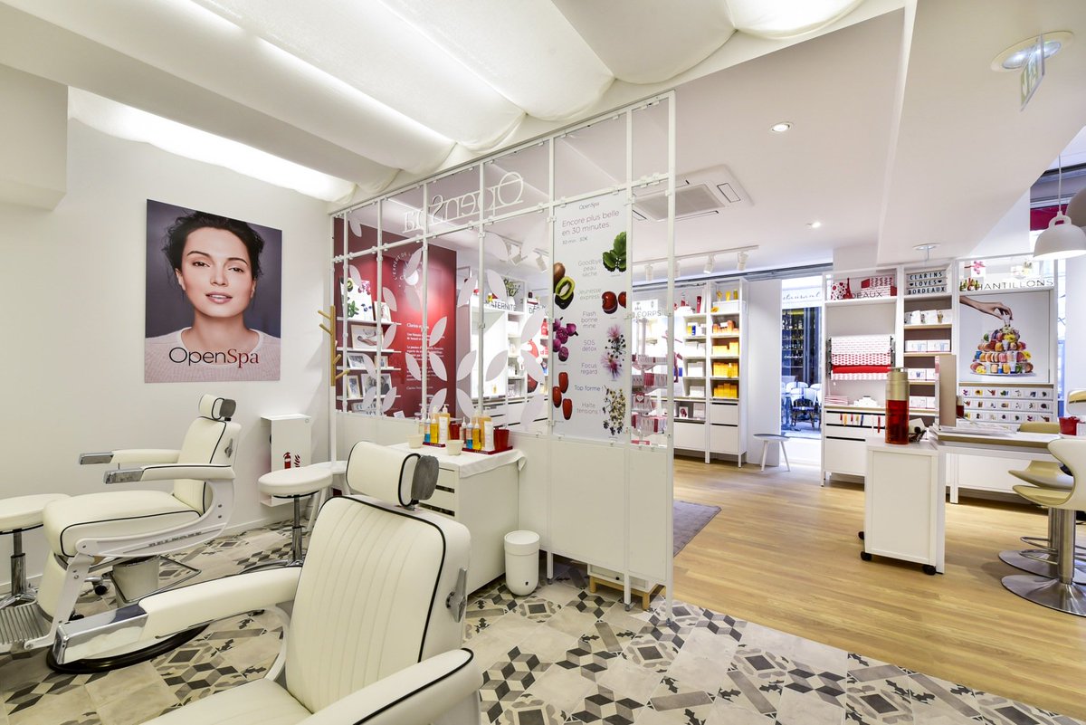 ClarinsFR's tweet photo. Le concept #OpenSpaClarins s'installe à Bordeaux ! Venez vivre une expérience inoubliable au coeur de la beauté : https://t.co/NknZeAQqSW https://t.co/mf8UmxPXR0