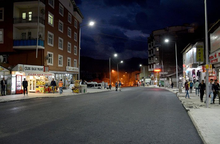 anadolubelediye's tweet photo. Cumhuriyet Caddesi asfaltla buluştu
#Hakkari #asfalt #yolçalışması Cüneyt Epcim @hakkari_bel 
https://t.co/qXrCNYYZHq https://t.co/OiUKnVlysr