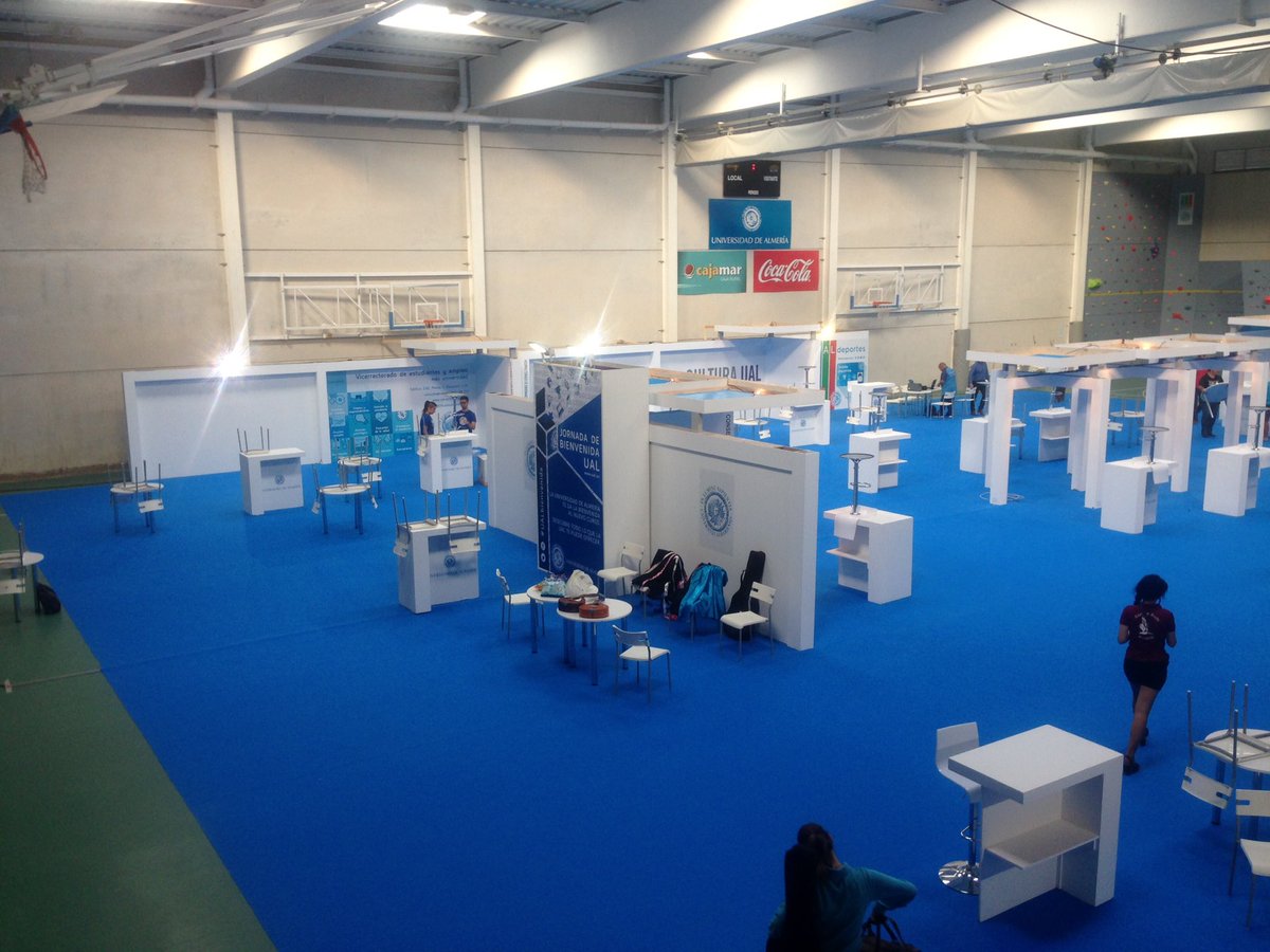 AulaMagna's tweet photo. Hoy @ualmeria estrena traje en #UALbienvenida , diseño innovador en los stand para presentarse a los estudiantes. ¿Te lo vas a perder? https://t.co/hGOZnWnKko