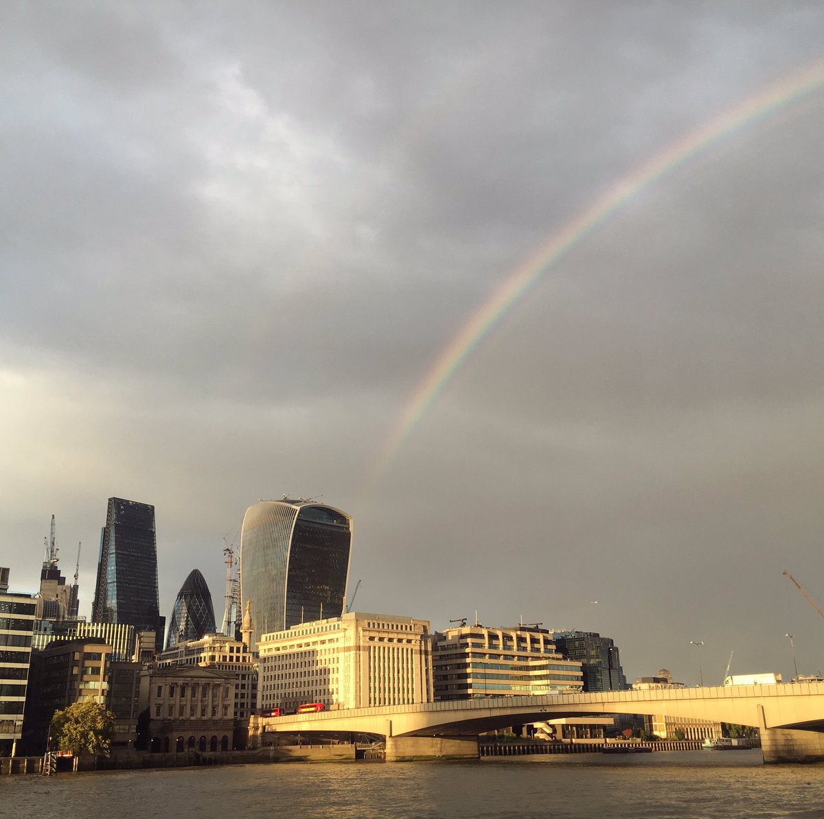 KF_DanWoods's tweet photo. #tastetherainbow where is my #potofgold who said rainy days are bad 🌈🌦#Southbank #goodmorning https://t.co/2TwkxFIOHZ