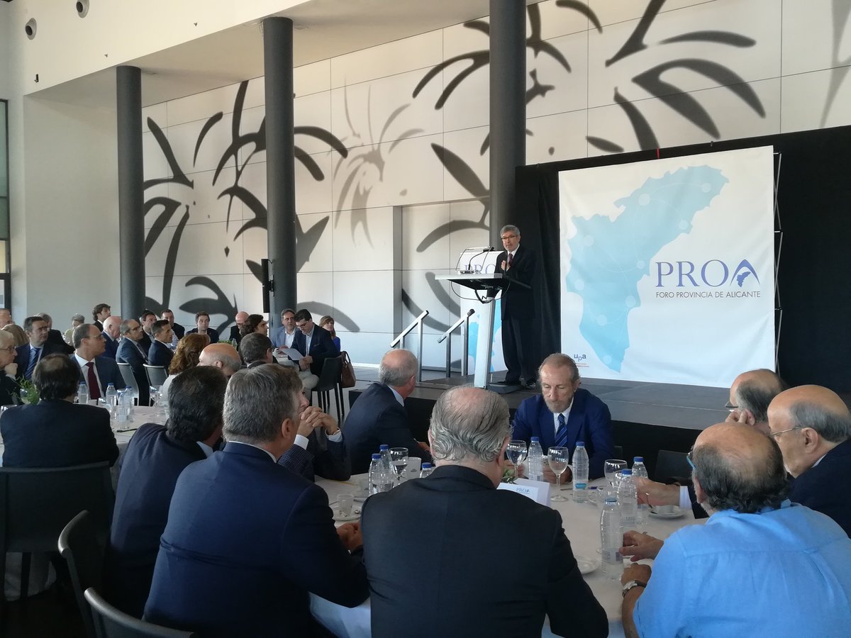 UPAAlicante's tweet photo. El pte del colegio de @Economistas_ALC detalla la situación de la provincia de #Alicante en relación a las inversiones públicas. #ForoPROA https://t.co/NSI0gfWQ68