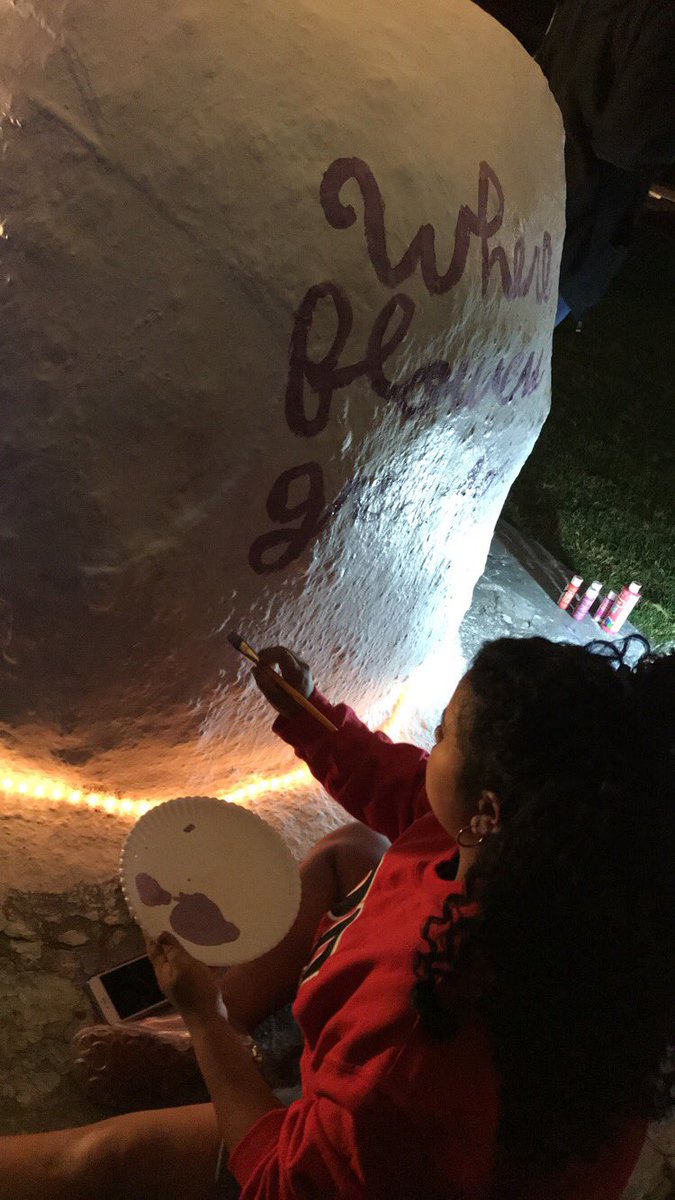 AOIILambdaAlpha's tweet photo. Starting off the first Rock Paint of the year, growing with our new brand. ❤️#InspireAmbition #AOII #ULV #LambdaAlpha https://t.co/cJdwLqfQzZ