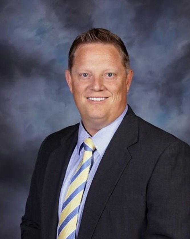 MSCSTrojans's tweet photo. "Great leaders find ways to connect with their people and help them fulfill their potential." You're awesome, Mr. Simmons! #ThankAPrincipal https://t.co/lpZyYaO9up