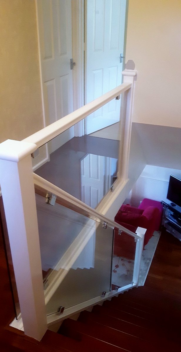 SHEPWAYGLASS's tweet photo. Give your stairs a face lift with some sleek, contemporary glass, just like this customer #balustrade #glasssolutions #toughenedglass https://t.co/I2vKOC3EJB