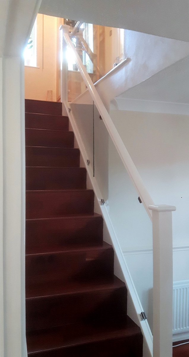 SHEPWAYGLASS's tweet photo. Give your stairs a face lift with some sleek, contemporary glass, just like this customer #balustrade #glasssolutions #toughenedglass https://t.co/I2vKOC3EJB