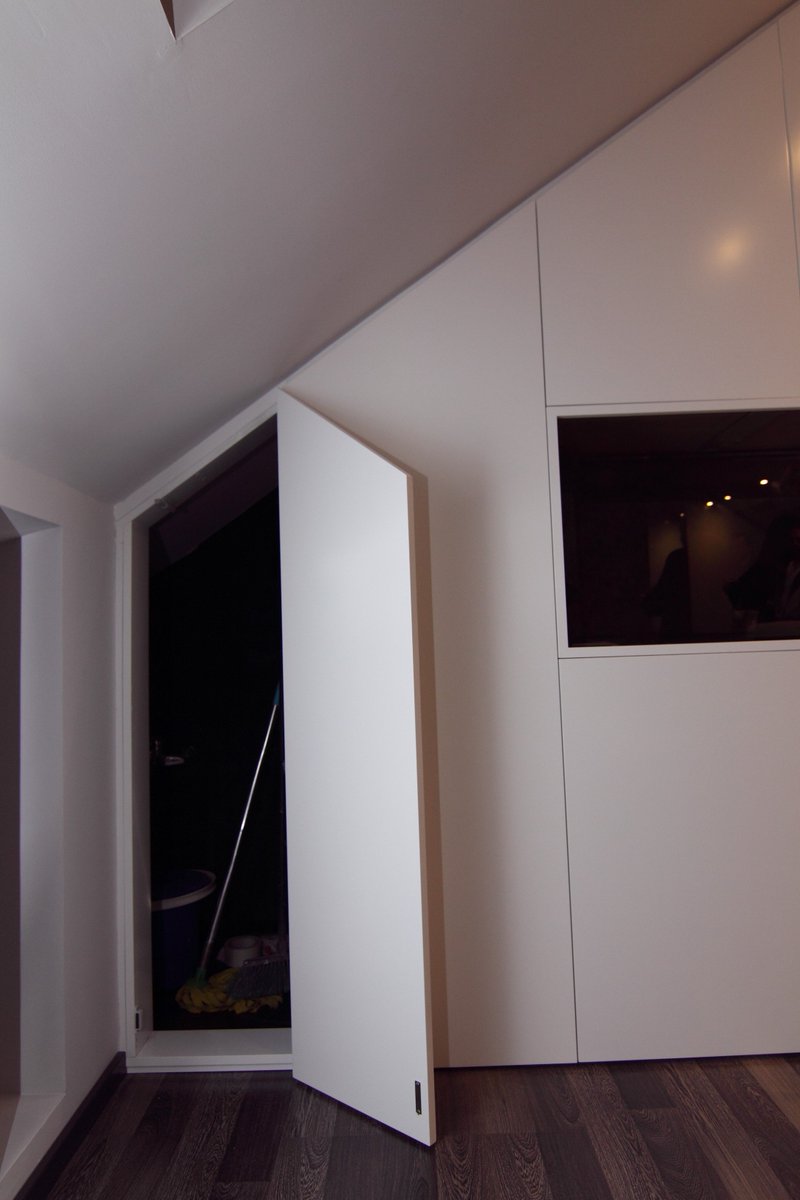 TuCarperson's tweet photo. Para espacios pequeños, soluciones ingeniosas ¿Qué os parece? #decoracion #soluciones #desing #wood #madera #buhardilla #diseño #Amedida https://t.co/DojY7v0Fag