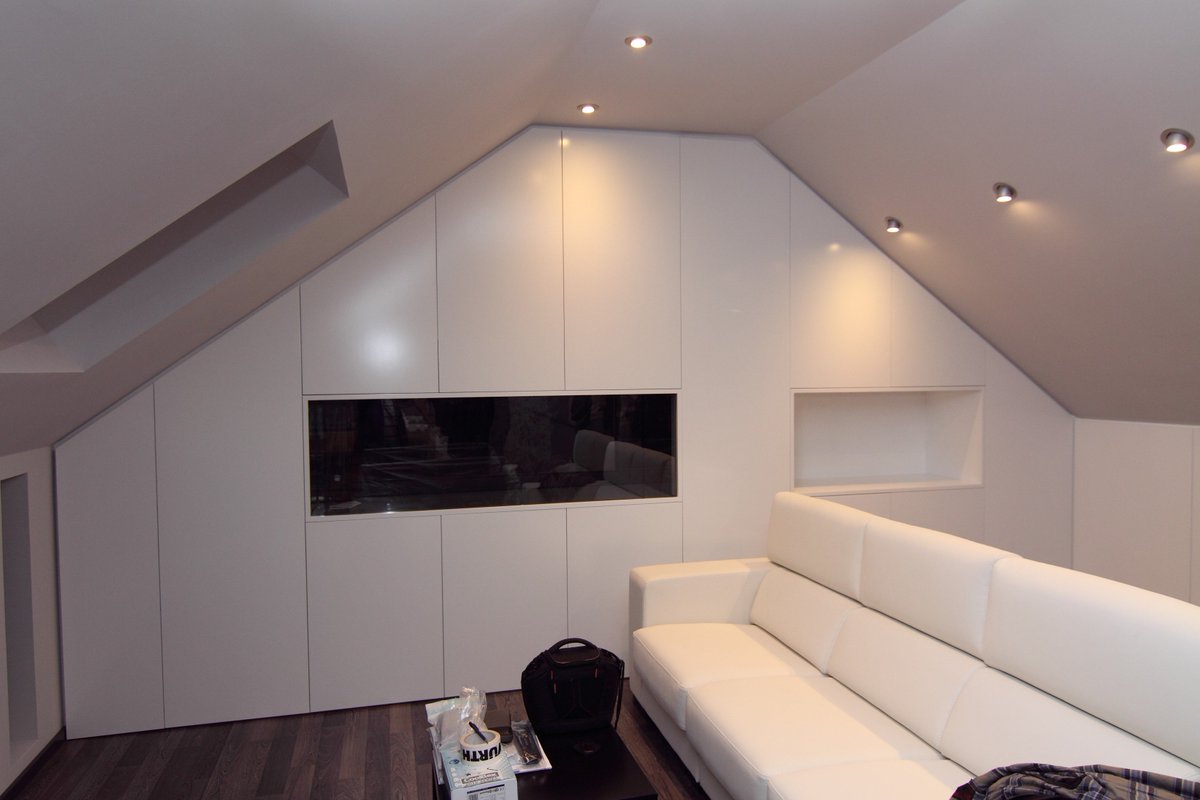 TuCarperson's tweet photo. Para espacios pequeños, soluciones ingeniosas ¿Qué os parece? #decoracion #soluciones #desing #wood #madera #buhardilla #diseño #Amedida https://t.co/DojY7v0Fag