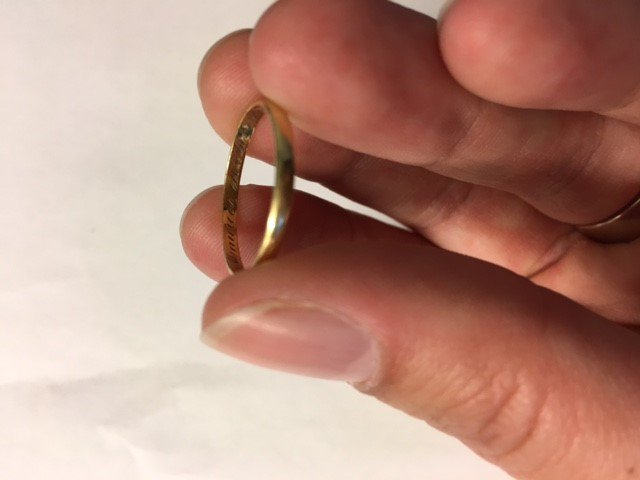 PZSintNiklaas's tweet photo. #trouwring 'Albertine-Maurice' en #prikset #diabetici #gevonden @stadsintniklaas. Eigenaar? Bel ons op 03 760 65 00. RT=nice @ilost @reownit https://t.co/8sKAte6pZL