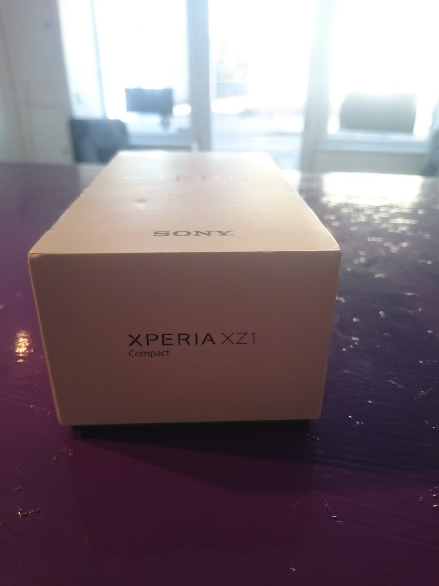 TechlabRepair's tweet image. We have this beautiful #Sony #XperiaXZ1 on offer for only £280! Comes with box and charger and is brand new! #Techlab