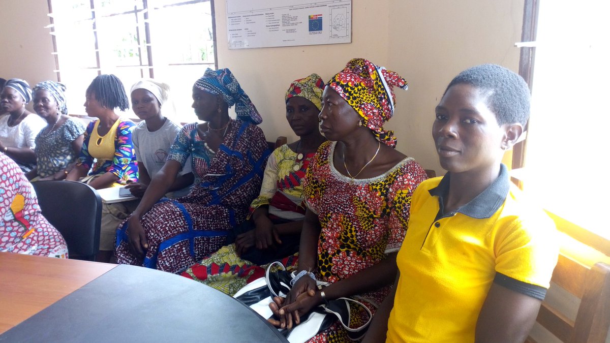 YaliTeam229's tweet photo. #Ayenda #Boukombe. Nous commençons les activités. #Sheleads229 #wasexo #Team229 #wasexo #Benin https://t.co/ag9CNjs7Lp