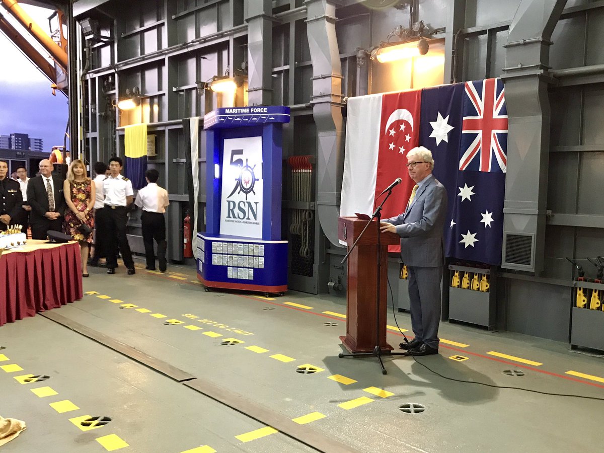 QldGovernor's tweet photo. Welcoming to port in #BNE the Singaporean naval vessel #RSSResolution, as we celebrate close & comprehensive relations between 🇸🇬 🇦🇺 https://t.co/9Kee7ruC65