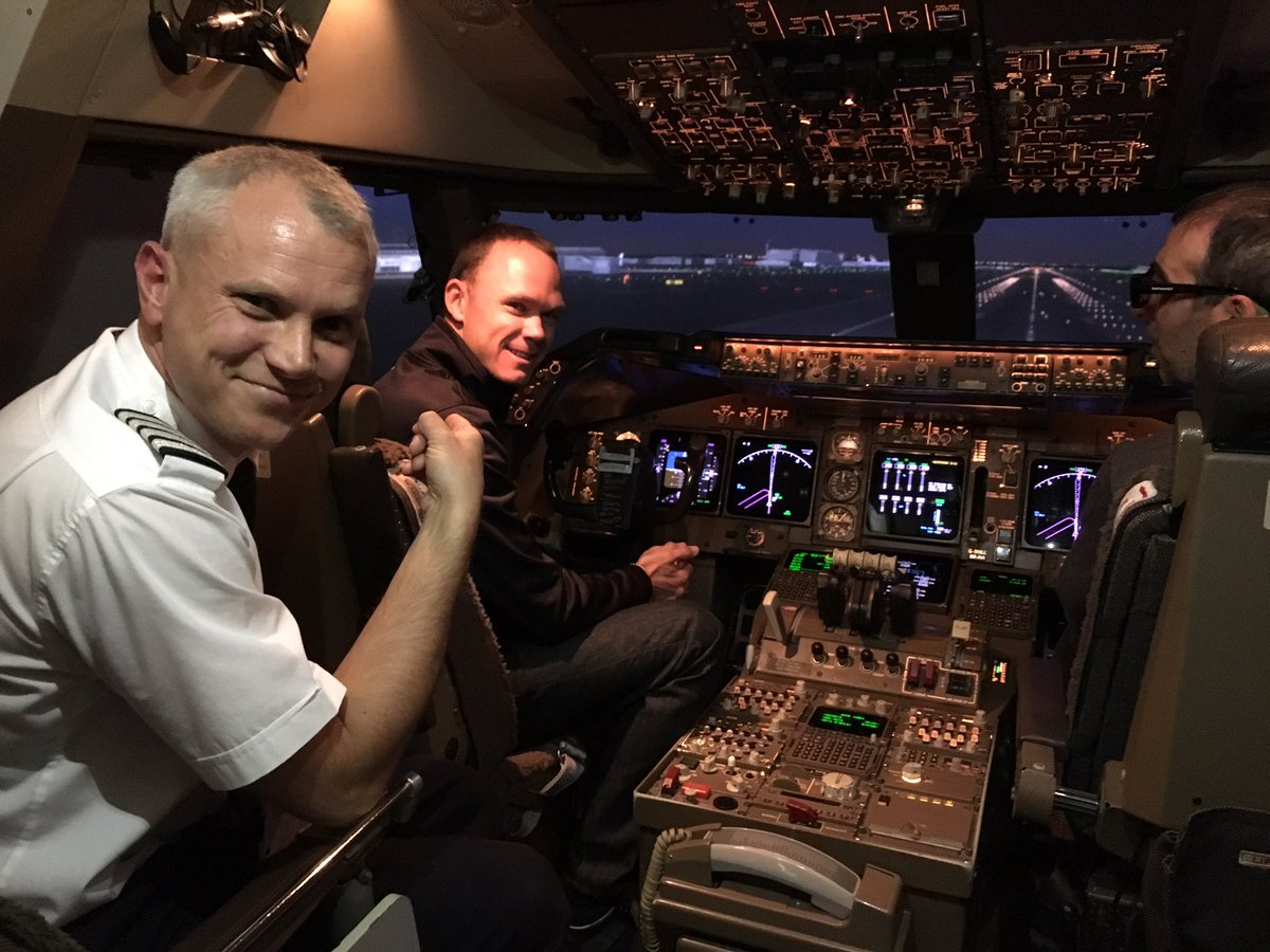 colsb8's tweet image. An honour to meet the legend that is @chrisfroome as he plays his part in #bamagic. Turns out he's a natural at the controls of a B747.