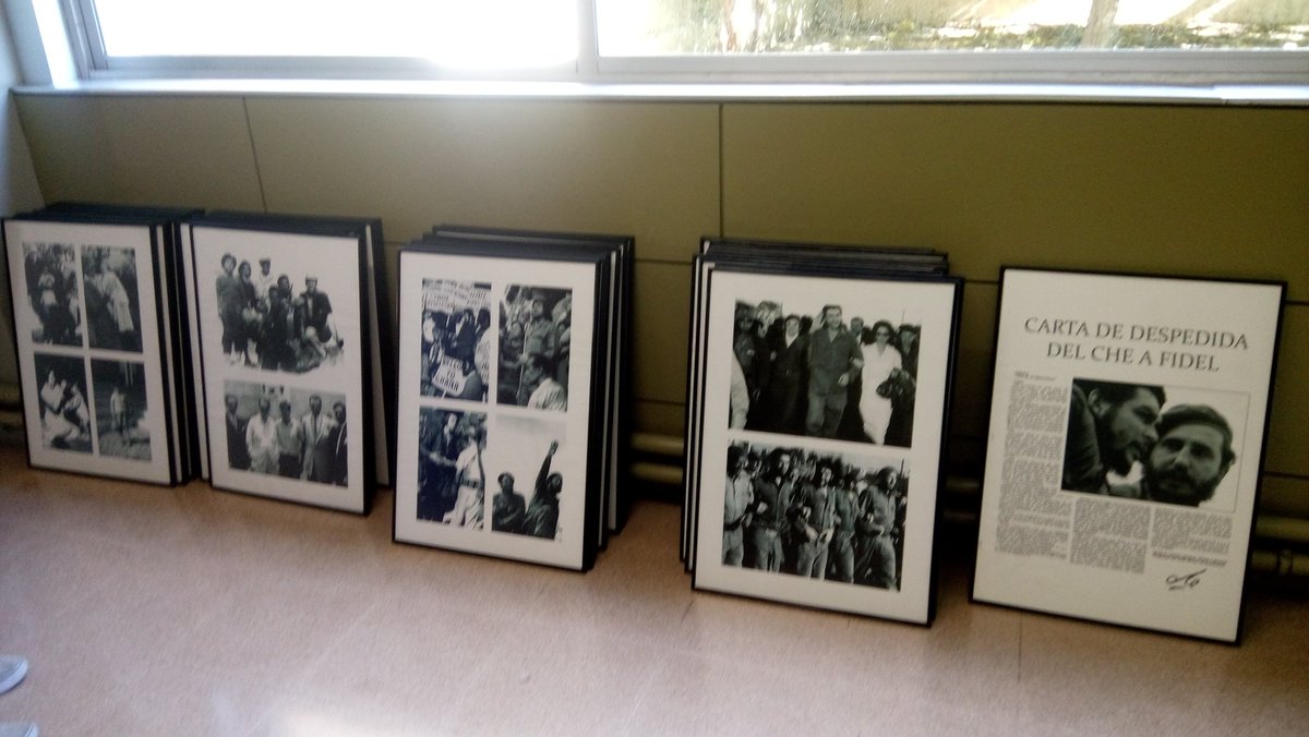 ASCCJM's tweet photo. El Che ya esta en la Facultat de lletres de la UAB Bellaterra todo preparado para la charla homenaje a las 12:00 h os esperamos https://t.co/63A4HAqWGw