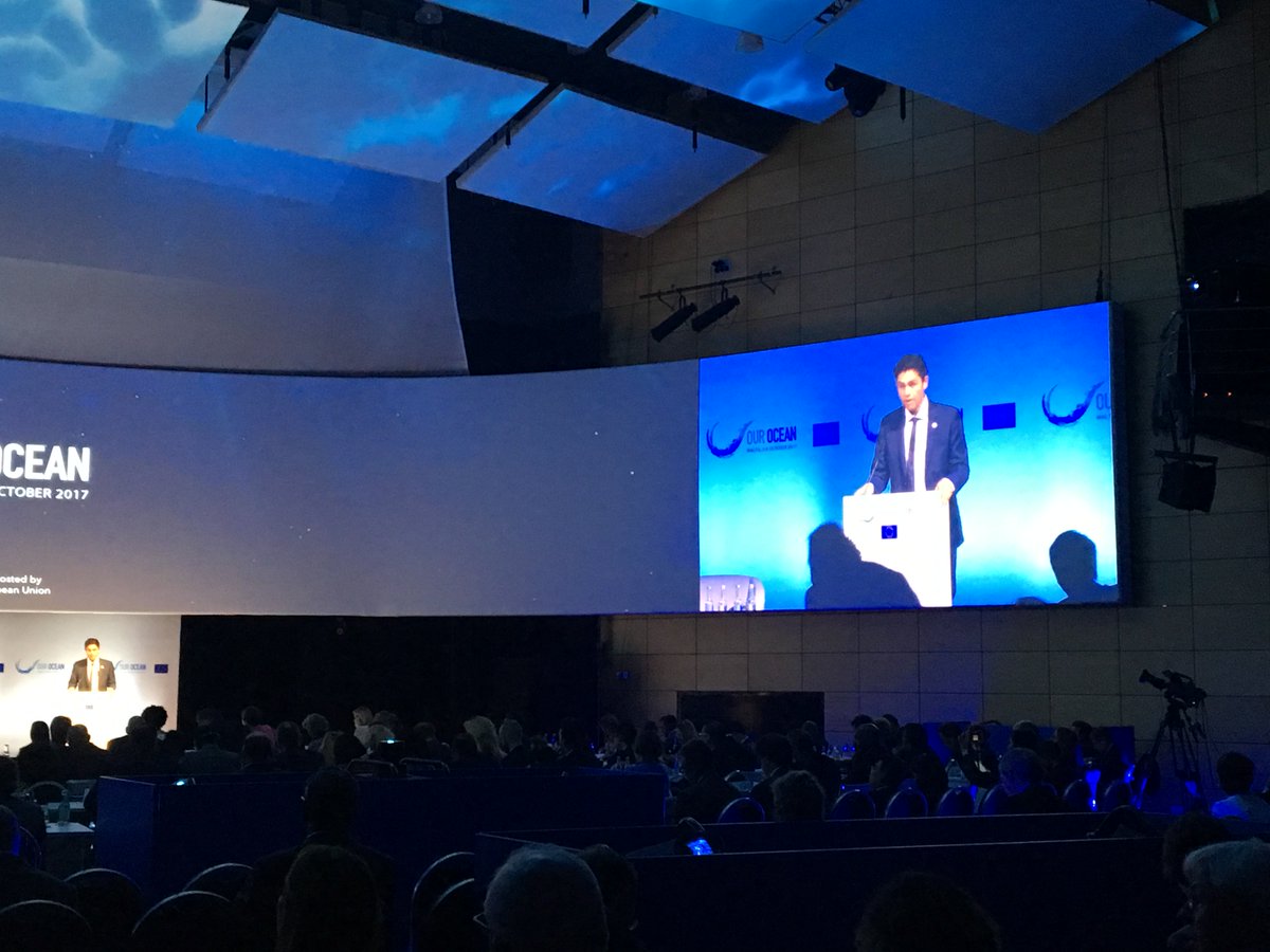 OurOcean's tweet photo. Shout out to @adriangrenier of @lonelywhale, speaking now at #OurOcean. Thanks for joining the #2017Cleanup just a few weeks ago! https://t.co/MLVgi0ZGk0