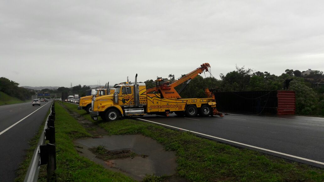 N2 Northbound after Higginson Highway, road CLOSED due to recovery. #KZNTraffic