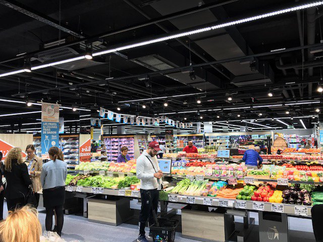 FondationGout's tweet photo. Le parcours de course "#BienManger avec un petit budget" est testé ce matin dans les @AUCHAN_France par nos experts santé et #alimentation 🍽 https://t.co/pbGxmcaDpR